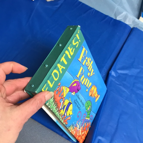 “Fishy Fun” kids board book - Picture 6 of 11